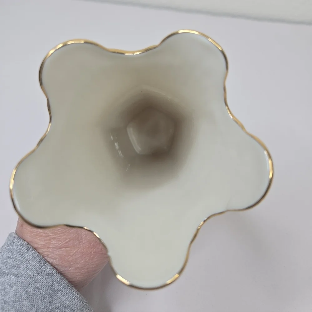 Lenox Meridian Collection Vase Ivory Porcelain 24K Gold Trim Scalloped Rim